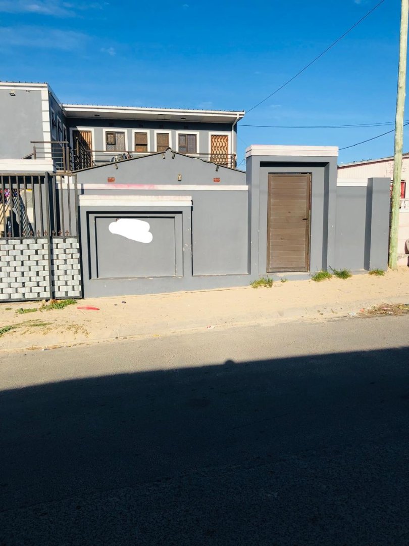 8 Bedroom Property for Sale in Harare Western Cape